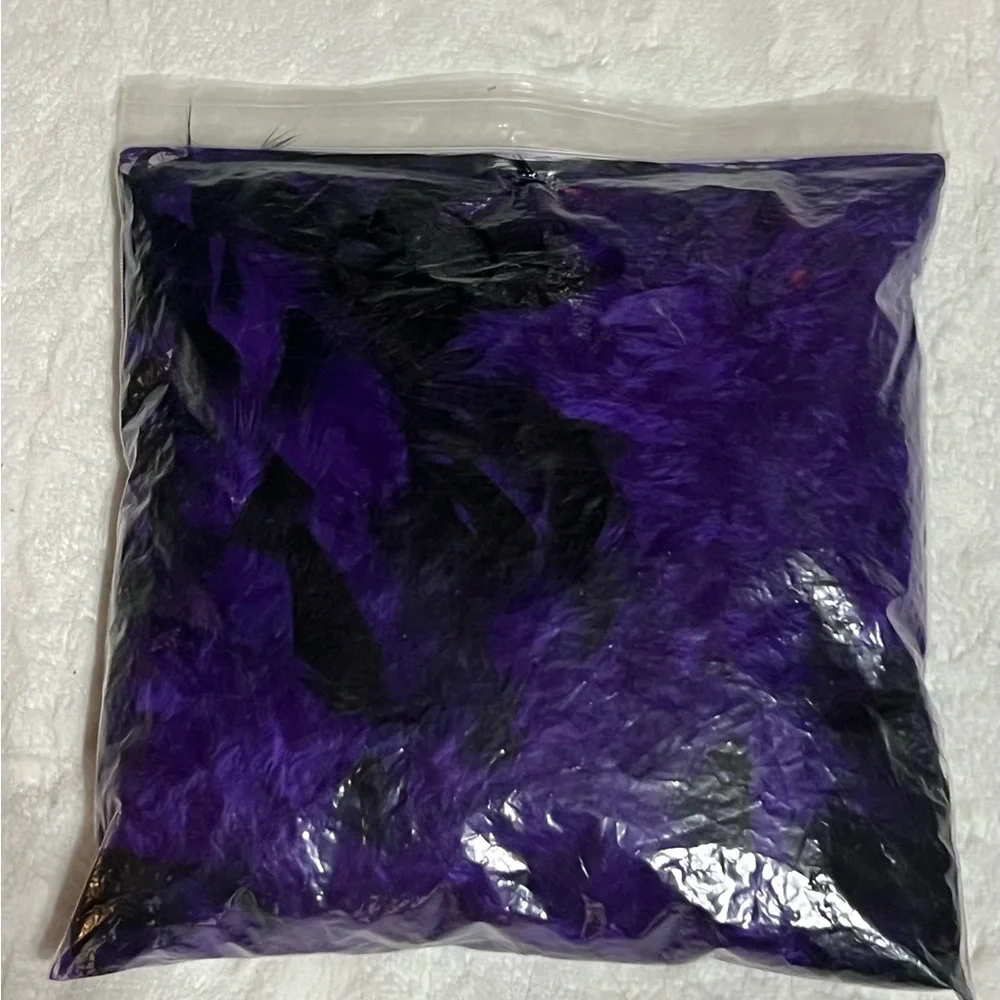 Elegant Black and Purple Feather Boa - Picture 3 of 4